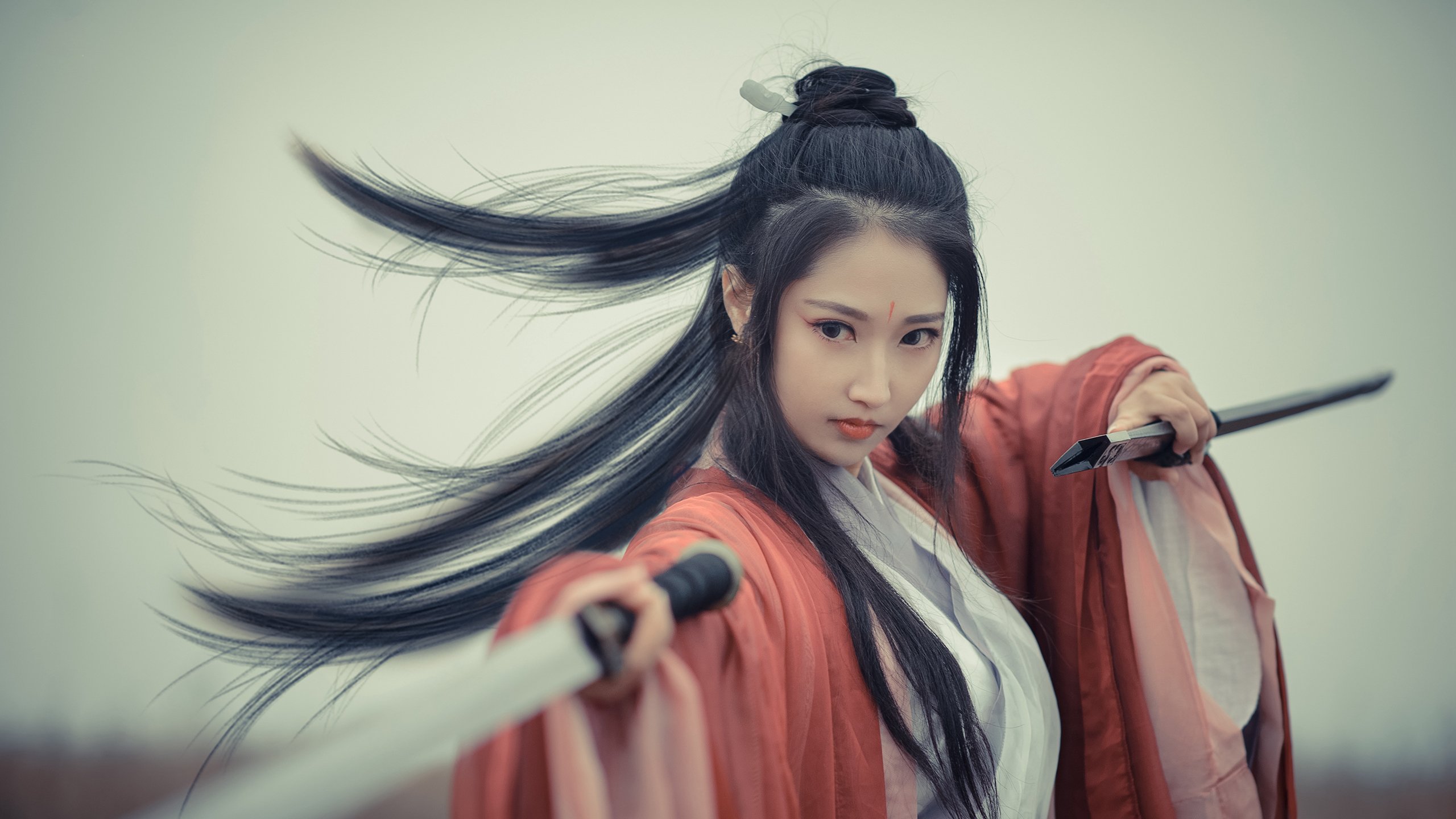 电竞少女逆袭登顶，《英雄联盟》冠军女队长走红，英雄联盟电竞圈女