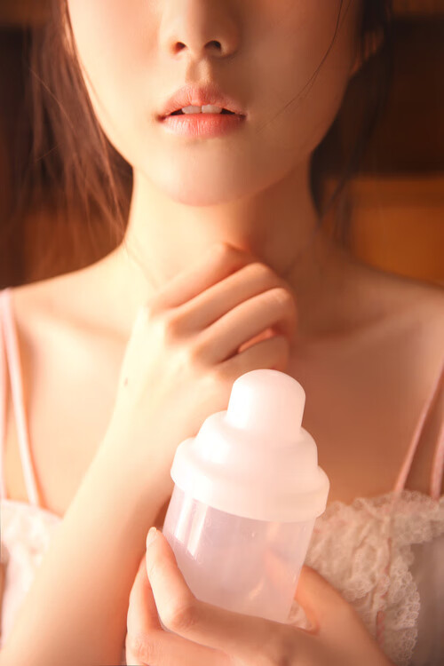 校园足球活动蓬勃发展激发兴趣，校园足球开展的优势和存在问题
