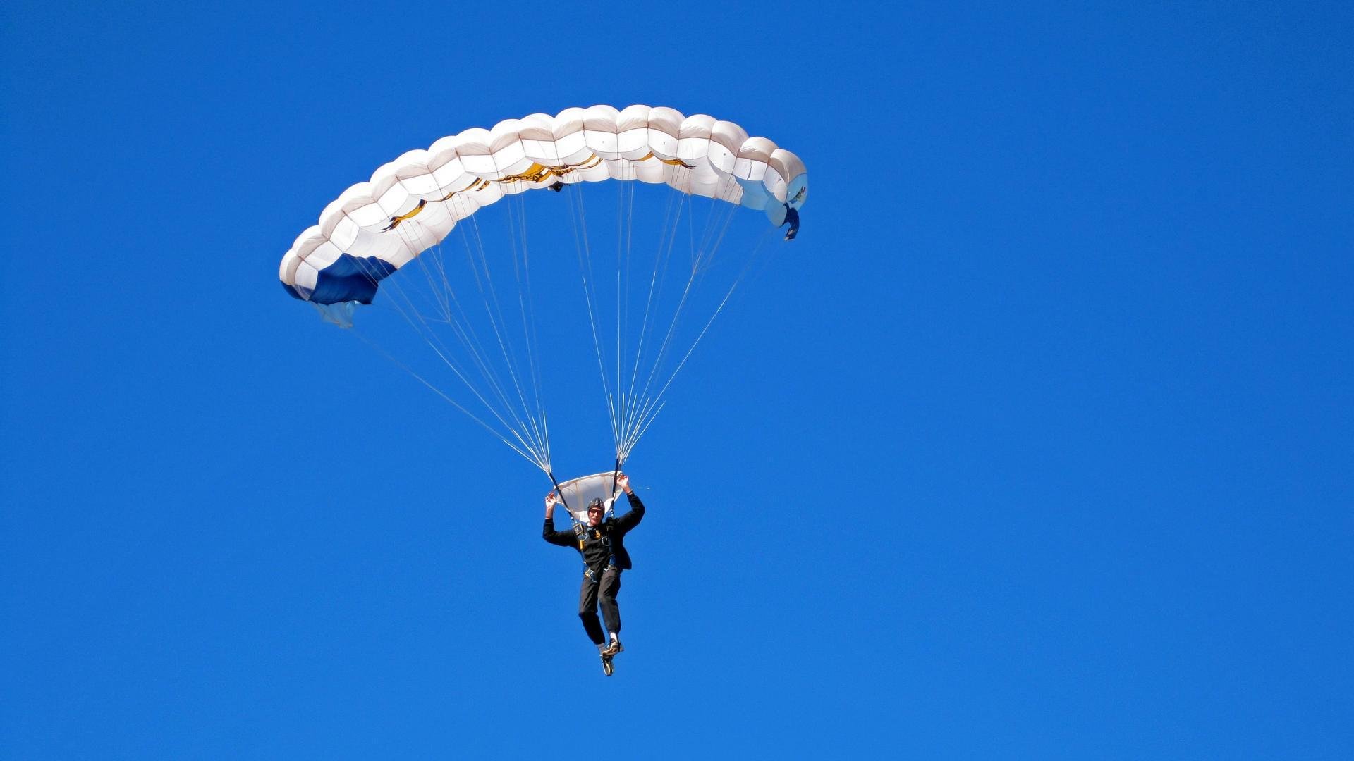 _火山脚下的极限竞技：挑战自然的力量_，火山脚下是哪座城市
